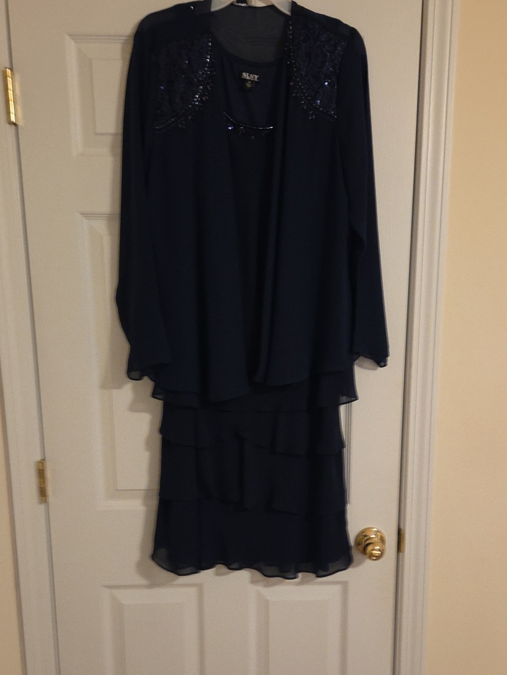 SEQUINS & RUFFLES